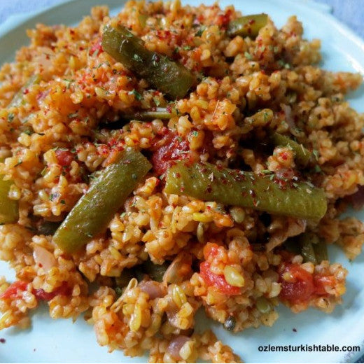 Bulgur Pilaf with Freekeh, Green Beans and Red Onions